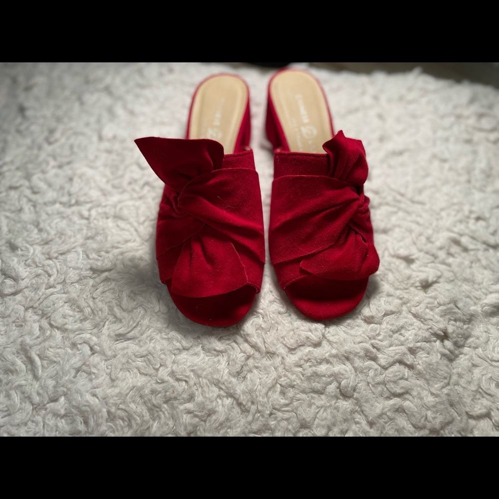 Super cute red heels